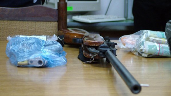 Откриха незаконно оръжие в къщата на 60-годишен мъж