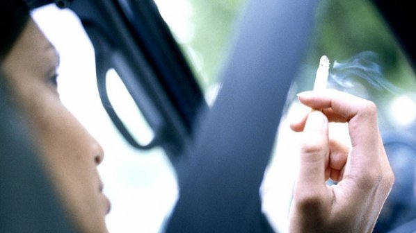 Ирландия обмисля да забрани пушенето в автомобил