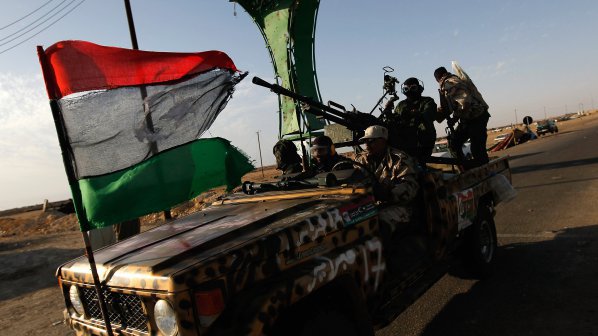 НАТО ще продължи ударите по граждански цели, използвани от силите на Кадафи