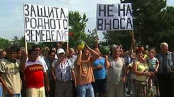 Зеленчукопроизводители протестират край Струмяни