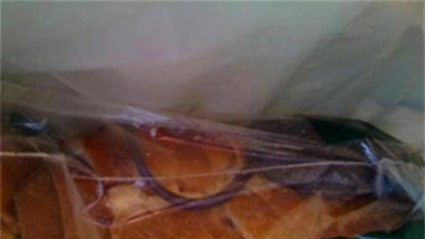 Жив плъх в хляб, откри жена в Куинсланд