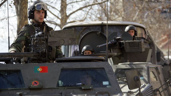 НАТО и Сърбия се споразумяха за прекратяване на блокадата на Северно Косово