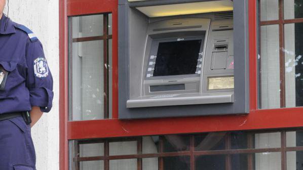 Скимиращо устройство е било монтирано на банкомат в Пловдив