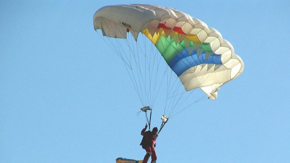 76 - годишна варненка скочи с парашут