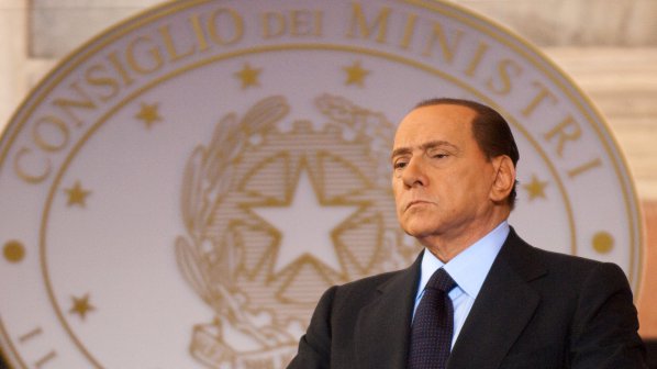 Берлускони свика извънредно заседание на кабинета