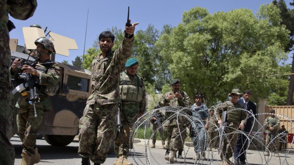 Кола - бомба избухна пред американска база в Афганистан