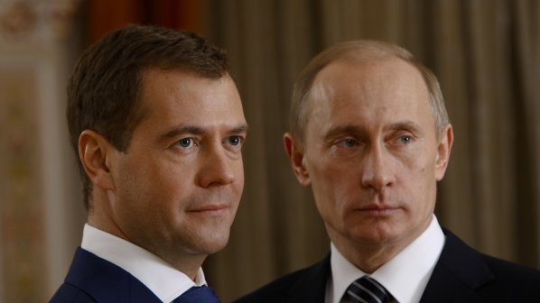 Медведев и Путин ловиха риба на река Волга
