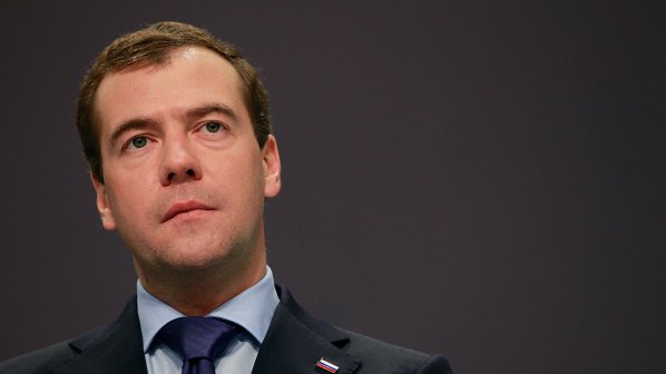 Дмитрий Медведев изпраща милиардери в училище
