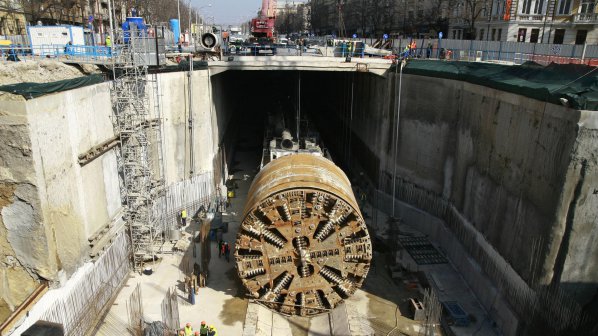 Фандъкова инспектира строителството на метрото