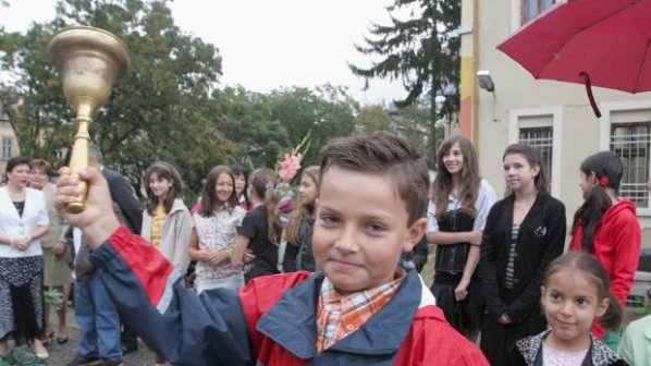 10 000 са първокласниците в София