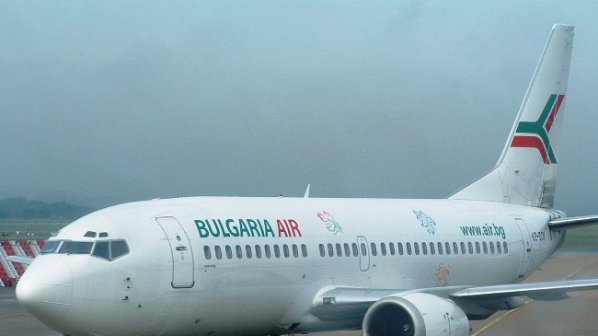 Опашка пред офиса на авиокомпанията „България Еър”, няма самолети за Русия