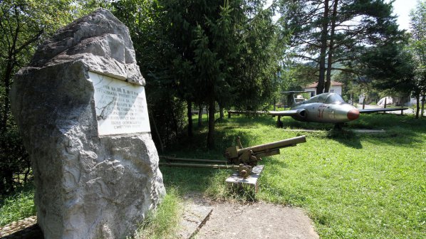 Паметник на умората има в ловешкото село Малък извор