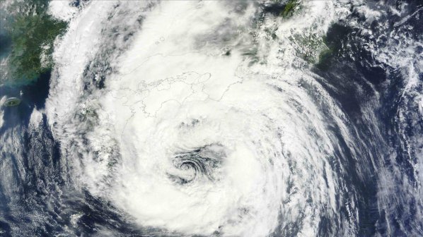 Япония отложи следенето на Северна Корея заради тайфун