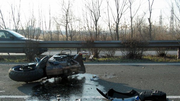 Моторист се потроши при катастрофа в Пловдив