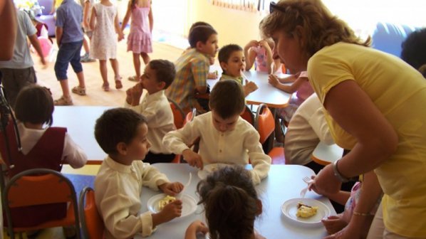 Продължават проверките на храната в детските градини