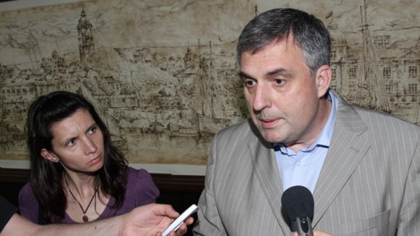 Калфин: Дефицитът на справедливост поставя под въпрос мира в България