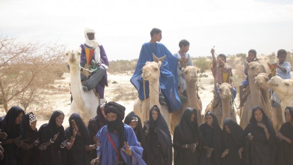 Туареги пазят Муамар Кадафи