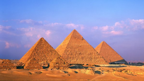 Египетският човек - паяк се опита да покори пирамида