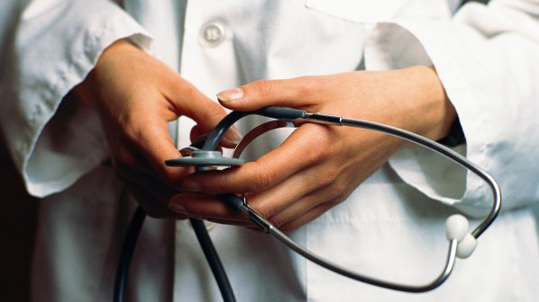 Неясна остава съдбата на таксата за преглед при лекар