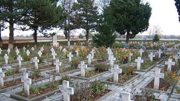 Разграбиха гробищата в Пловдивско