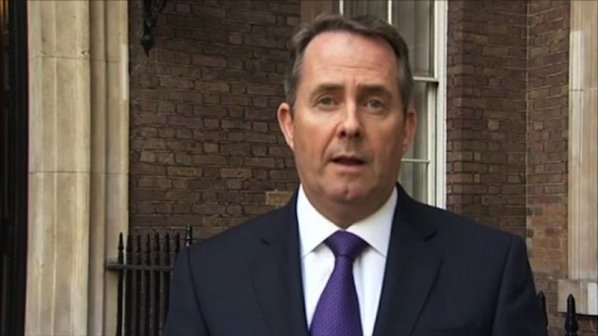 Английският министър на отбраната подаде оставка