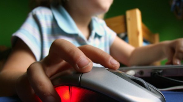 Децата с увреден слух могат да учат и в интернет