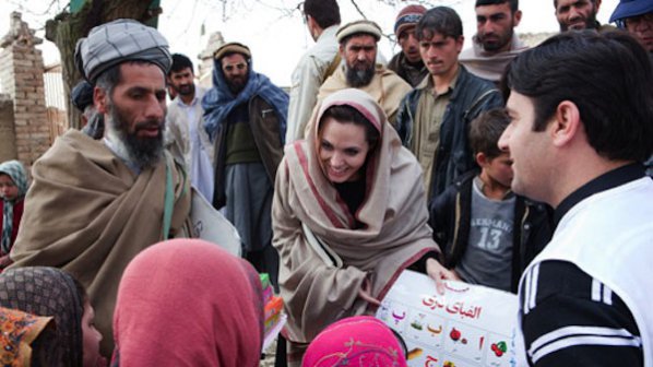 Джоли посети Либия в знак на солидарност