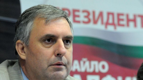 Калфин: ГЕРБ се опитва да заглуши гласа на българите в чужбина