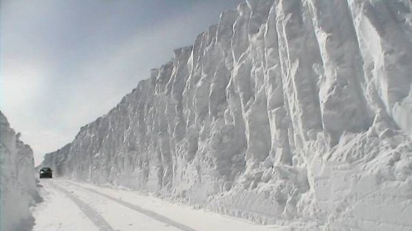 Половин България може да остане блокирана от сняг