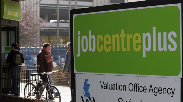 Рекордна безработица във Великобритания от 17 г.
