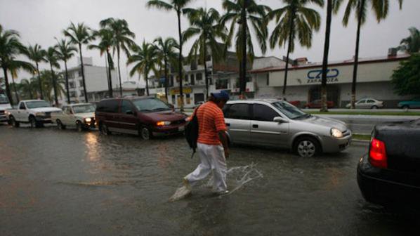 Ураганът &quot;Джова&quot; удари тихоокеанския бряг на Мексико