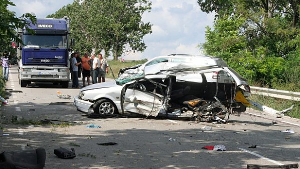 9 загинали и 8 ранени при катастрофа на български ТИР в Турция