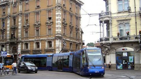 Хибрид между автобус и трамвай чертае бъдещето на обществения транспорт