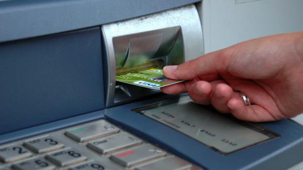 Откриха скимиращо устройство на банкомат в Габрово