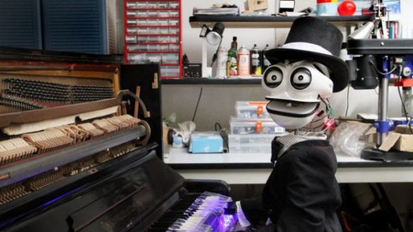Робот с 19 пръста свири безпогрешно на пиано