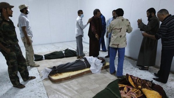 Либийци се редят на опашки, за да видят мъртвия Кадафи