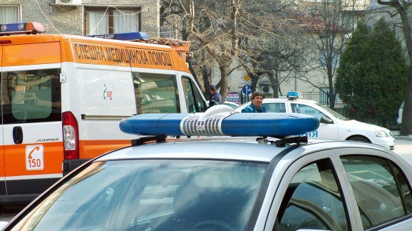 Шофьор се заби в тролейбусен стълб в Бургас