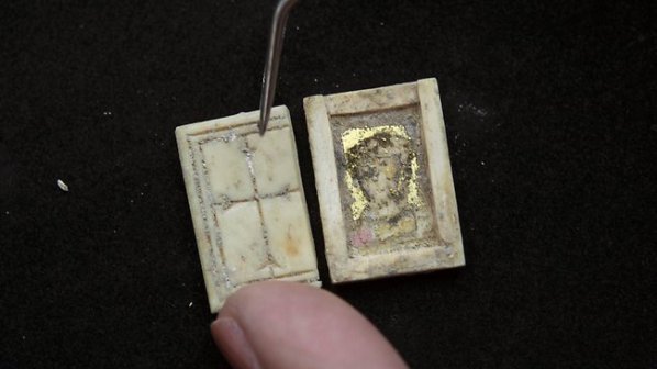 Археолози откриха миниатюрна кутия на 1400 години