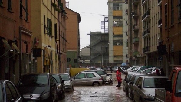 Буря връхлетя Генуа, има поне седем загинали (видео)
