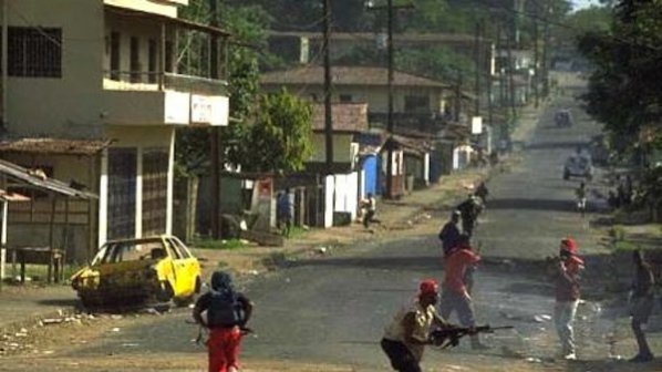 Миротворци на ООН водят боеве с полицията в Либерия