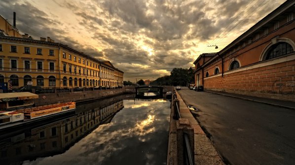 В Петербург се опитаха да разгонят облаците със силата на мисълта