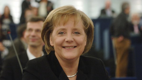 Ангела Меркел отговаря на въпроси в Youtube