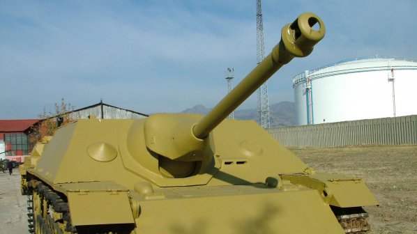 Ценни реставрирани танкове показаха край Сливен (снимки)