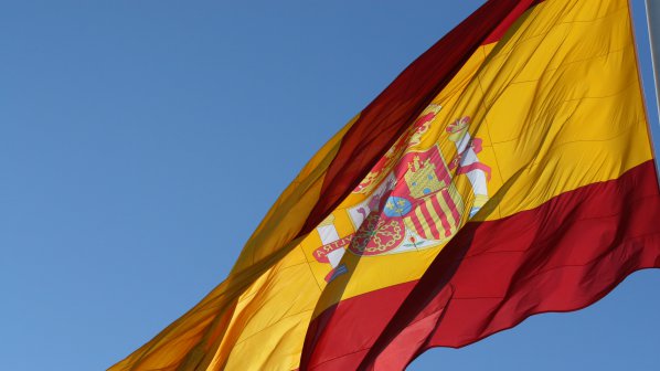 Десницата поема съсипаната от кризата Испания