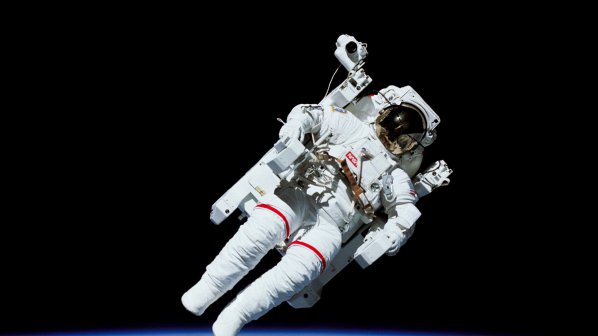 НАСА търси астронавти чрез интернет