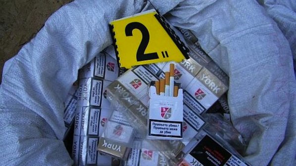Спипаха 100 мастербокса нелегални цигари