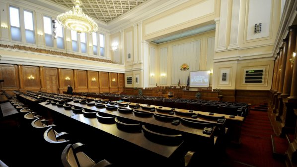 Законопроектът за бюджет за 2012 година влиза в Народното събрание
