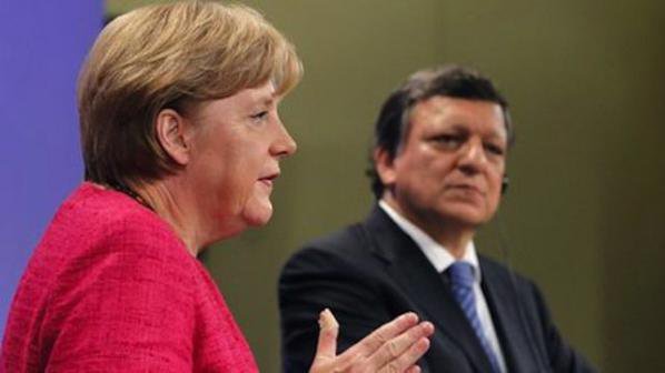 Планът за еврооблигациите вкара Барозу в сблъсък с Меркел
