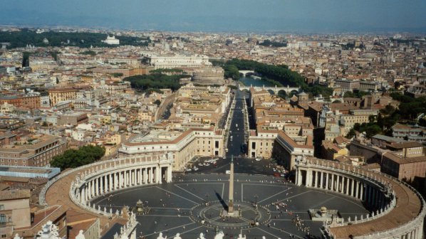 Главният екзорсист на Ватикана сравни йогата със сатанизма