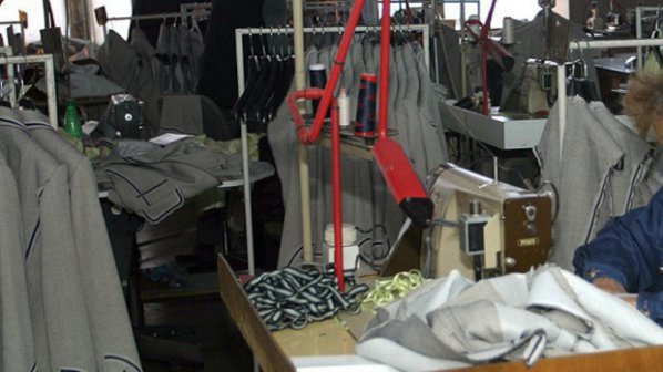 Белгийски шеф месеци наред не дава заплати на шивачки в родопско село